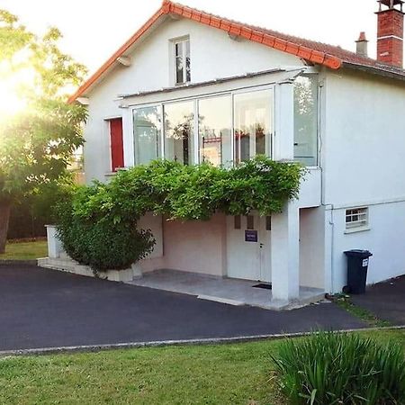Vila Gite Pavillon Kifadonfe 3 Ch Avec Cour Et Jardin Clos Saint-Germain-Lembron Exteriér fotografie