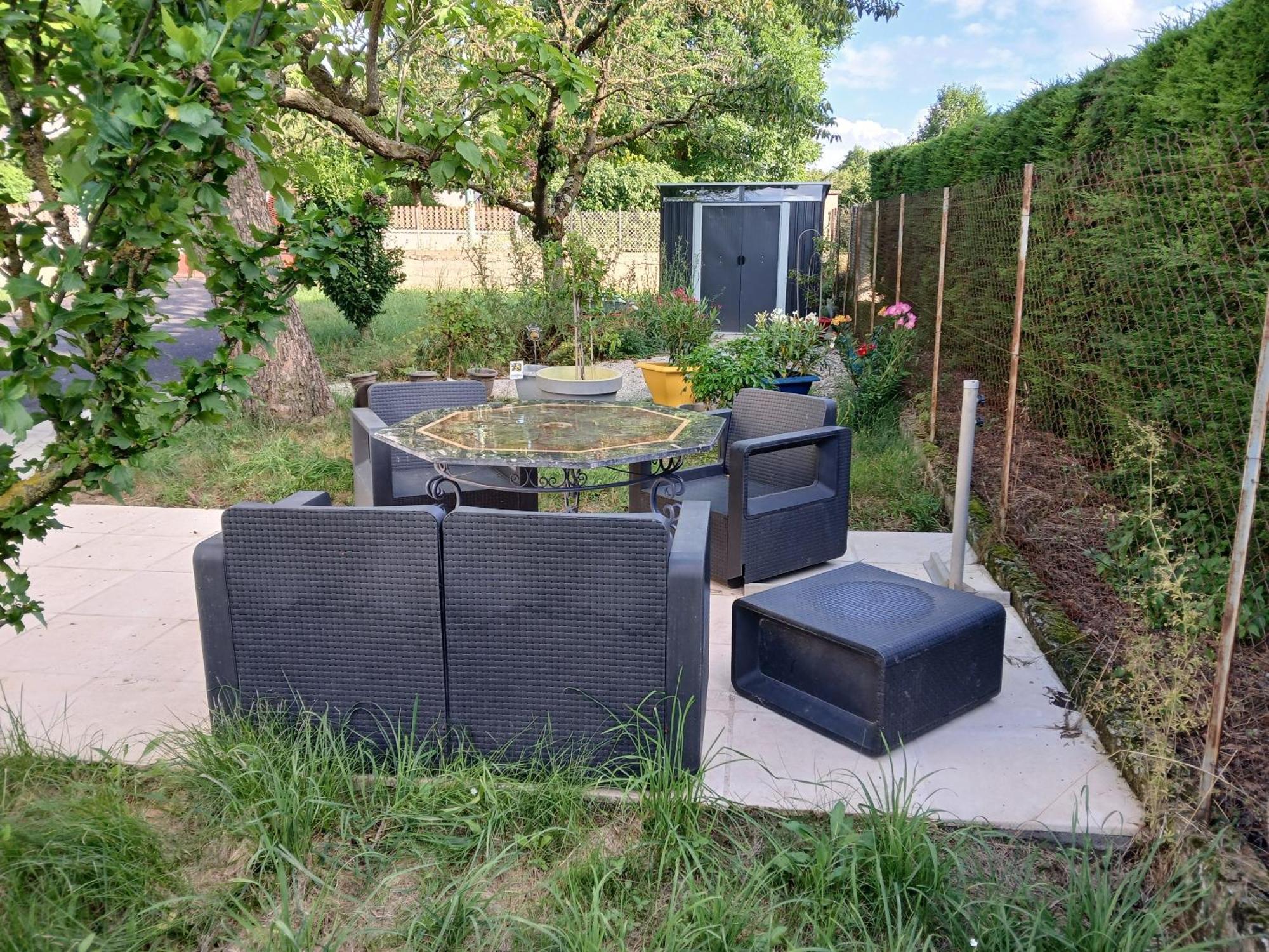 Vila Gite Pavillon Kifadonfe 3 Ch Avec Cour Et Jardin Clos Saint-Germain-Lembron Exteriér fotografie